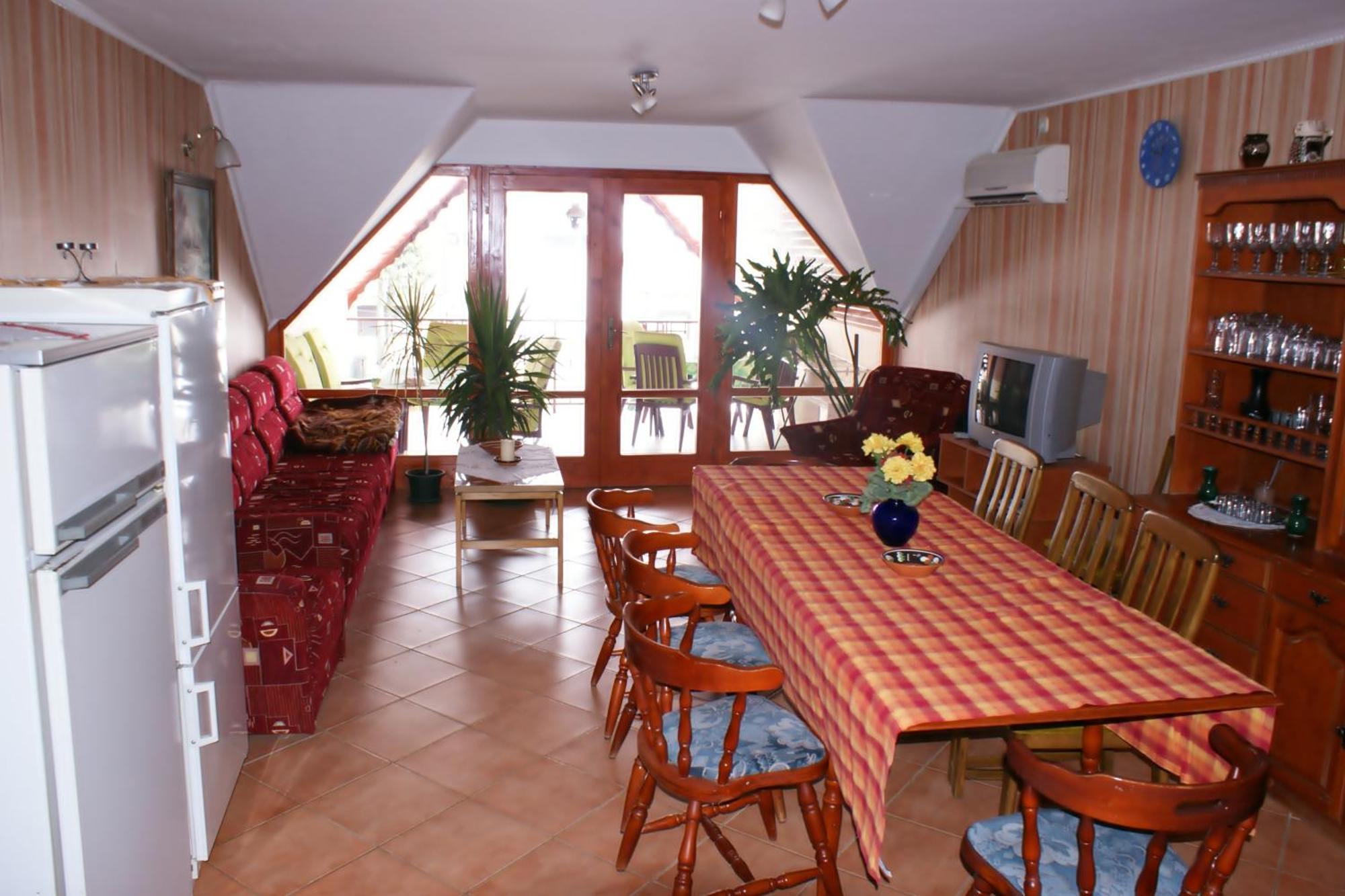 Abigel Vendeghaz Hotel Harkany Bagian luar foto
