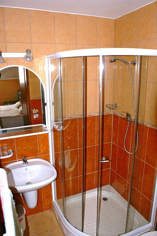Abigel Vendeghaz Hotel Harkany Ruang foto