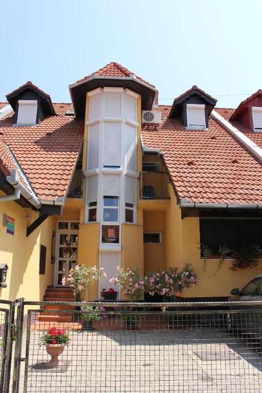 Abigel Vendeghaz Hotel Harkany Bagian luar foto